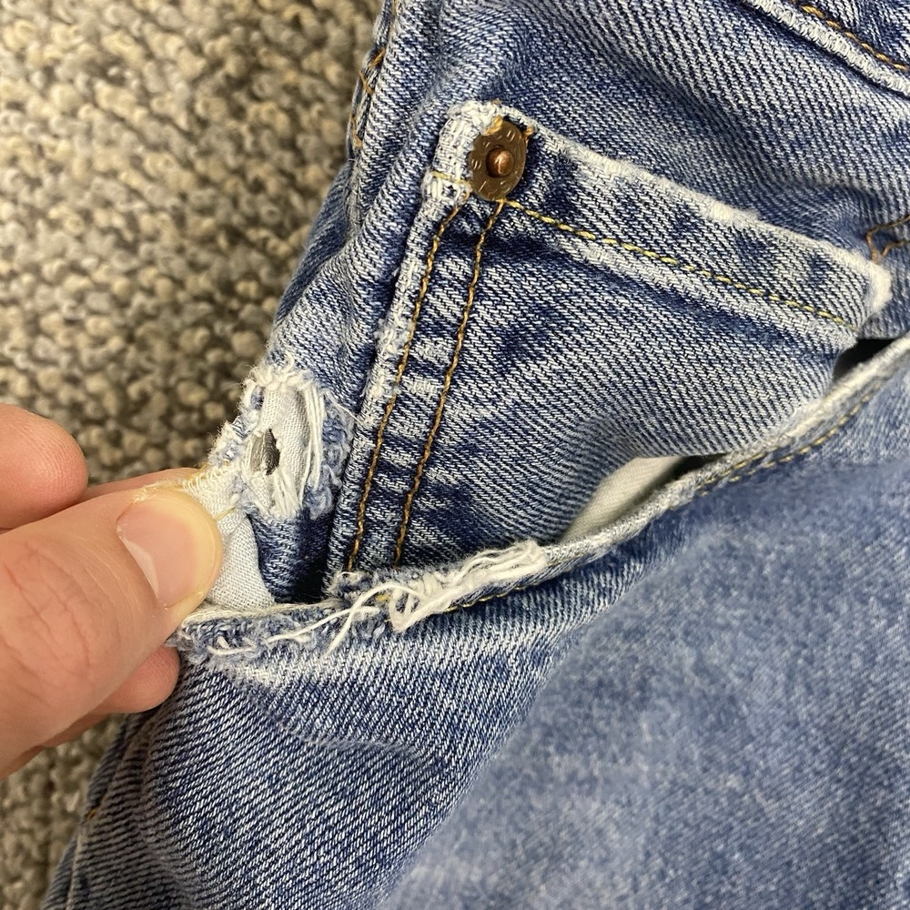 VTG Levis 560 Jeans‎ Mens 32x34 Blue Comfort Fit Tapered Leg distressed - Picture 4 of 16